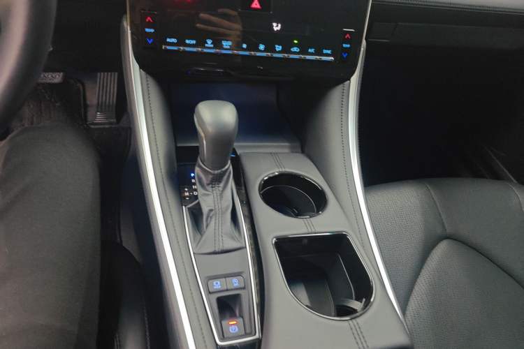 Used Toyota Avalon 2023 2.0L Premium Edition Gear Lever