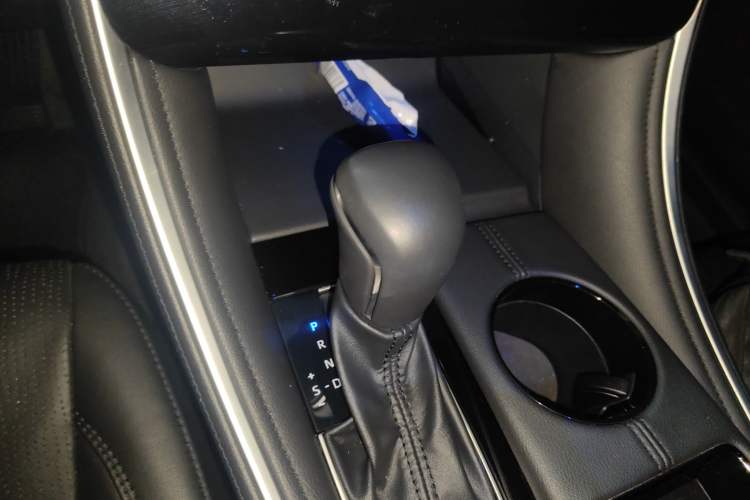 Used Toyota Avalon 2023 2.5L Luxury Edition Gear Lever