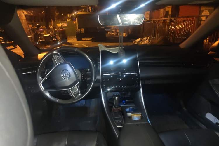 Used Toyota Avalon 2023 Dual-Motor 2.5L XLE Prestige Edition Headliner