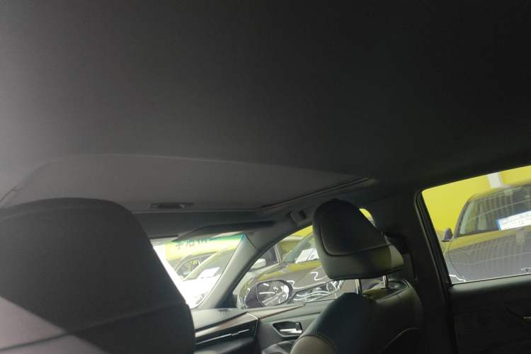 Used Toyota Avalon 2023 2.0L Premium Edition Headliner