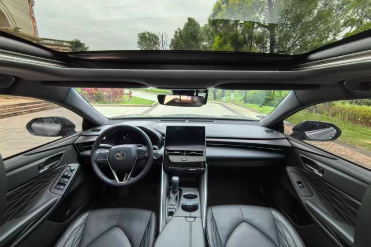 Used Toyota Avalon 2023 2.5L Touring Premium Edition Interior 2