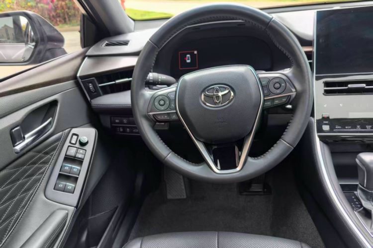 Used Toyota Avalon 2023 2.5L Touring Premium Edition Interior 3