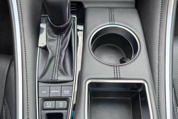 Used Toyota Avalon 2023 2.5L Touring Premium Edition Interior 5