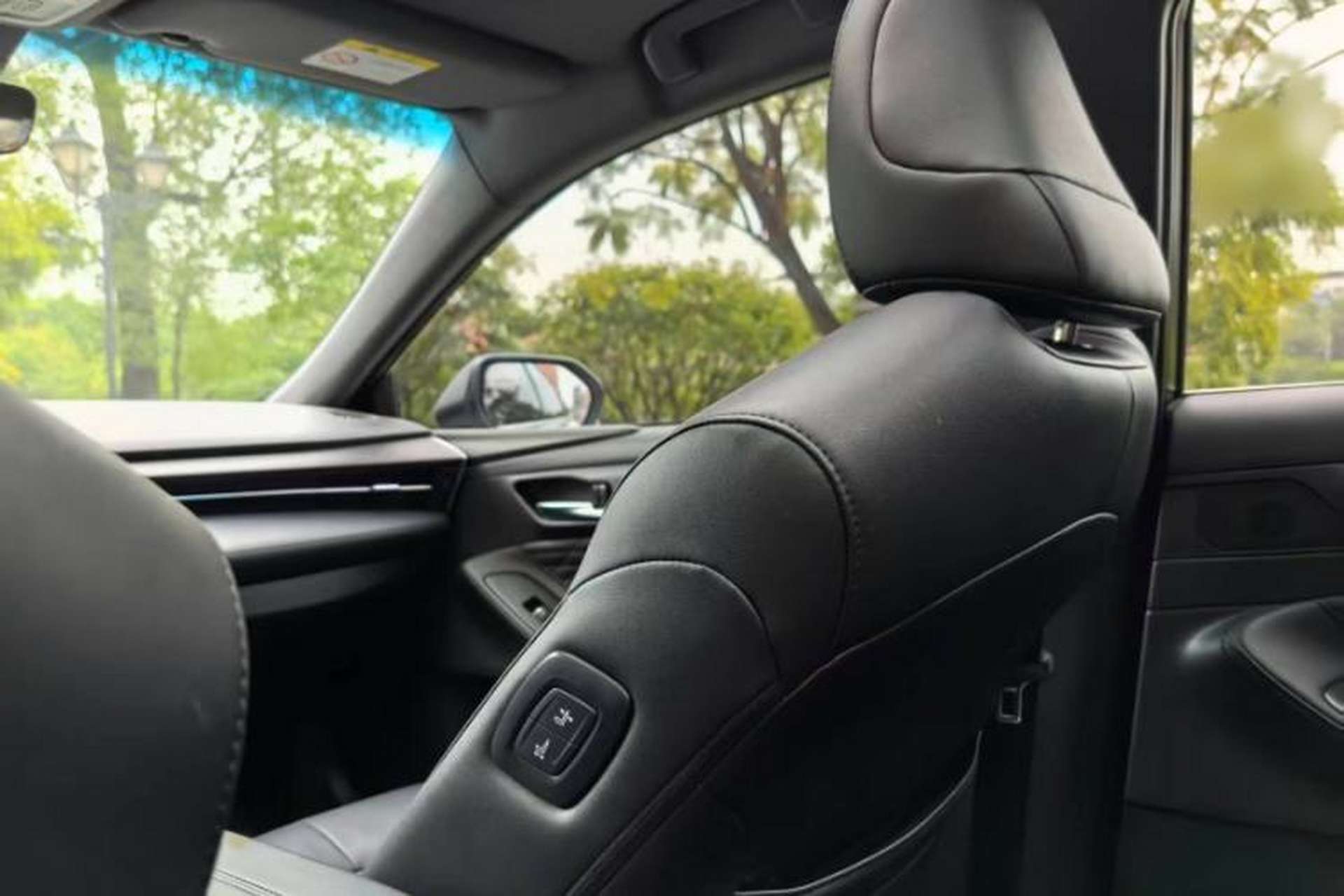 Used Toyota Avalon 2023 2.5L Touring Premium Edition Interior 6
