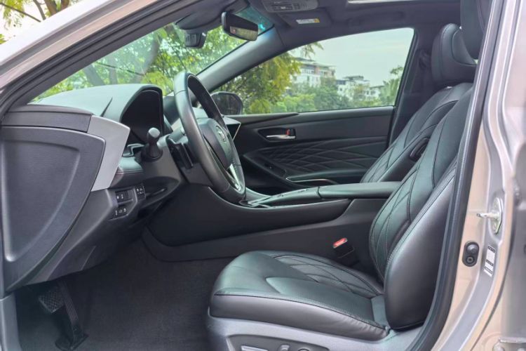 Used Toyota Avalon 2023 2.5L Touring Premium Edition Interior 7