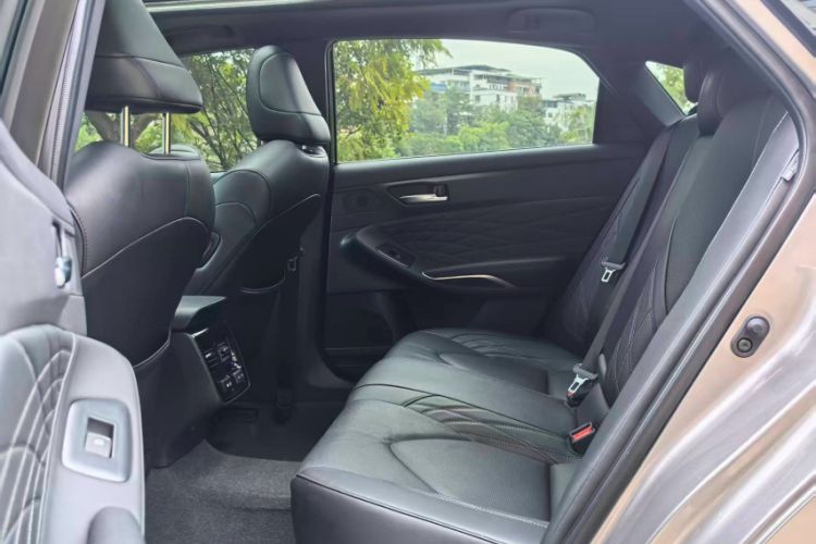 Used Toyota Avalon 2023 2.5L Touring Premium Edition Interior 9