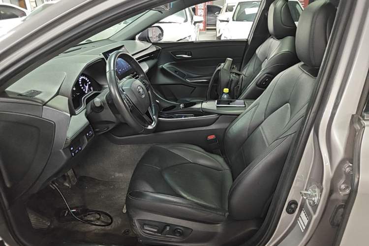 Used Toyota Avalon 2023 2.0L Luxury Edition Left Front Seat