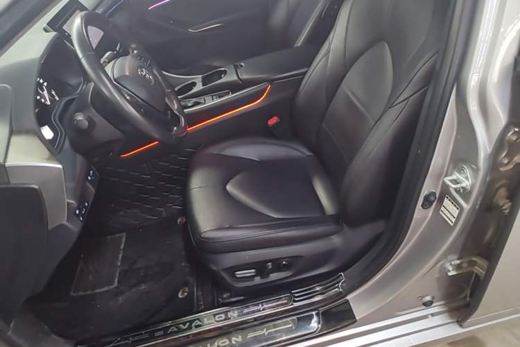 Used Toyota Avalon 2023 2.0L Premium Edition Left Front Seat