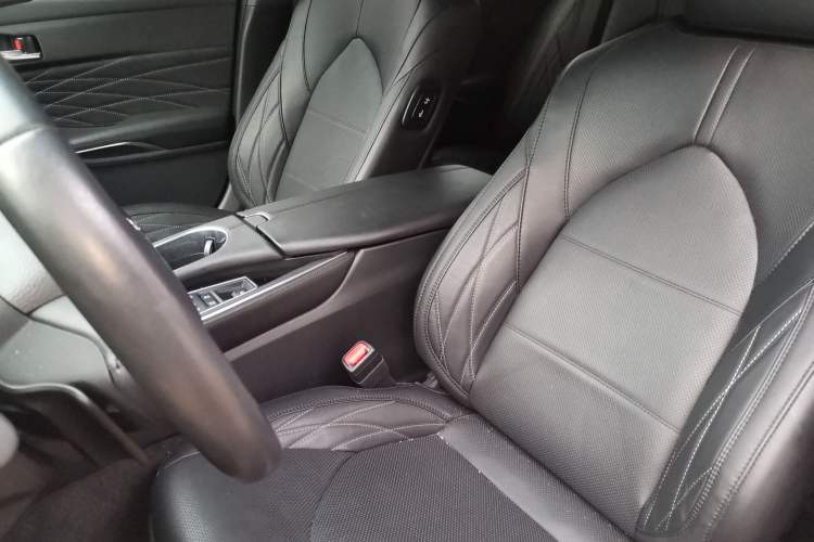 Used Toyota Avalon 2023 2.5L Touring Premium Edition Left Front Seat