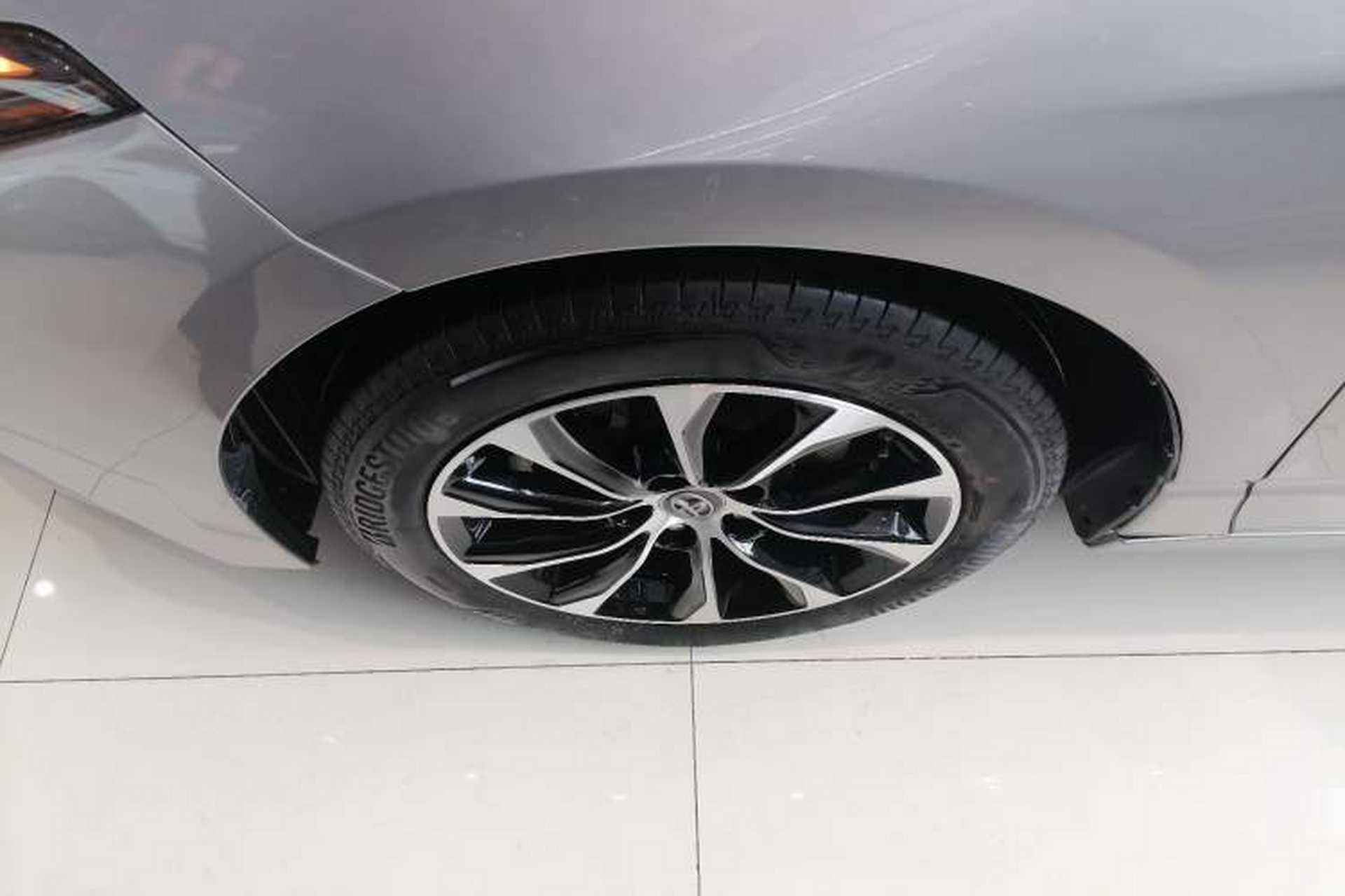 Used Toyota Avalon 2023 2.0L Premium Edition Left Front Wheel Hub