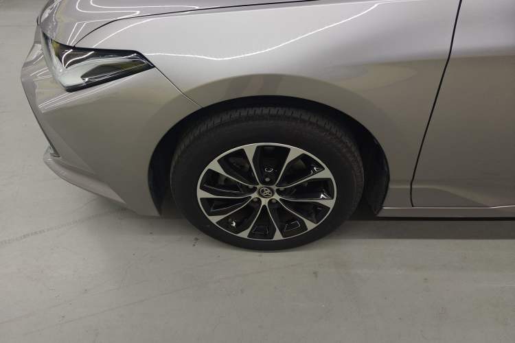 Used Toyota Avalon 2023 2.0L Premium Edition Left Front Wheel Hub