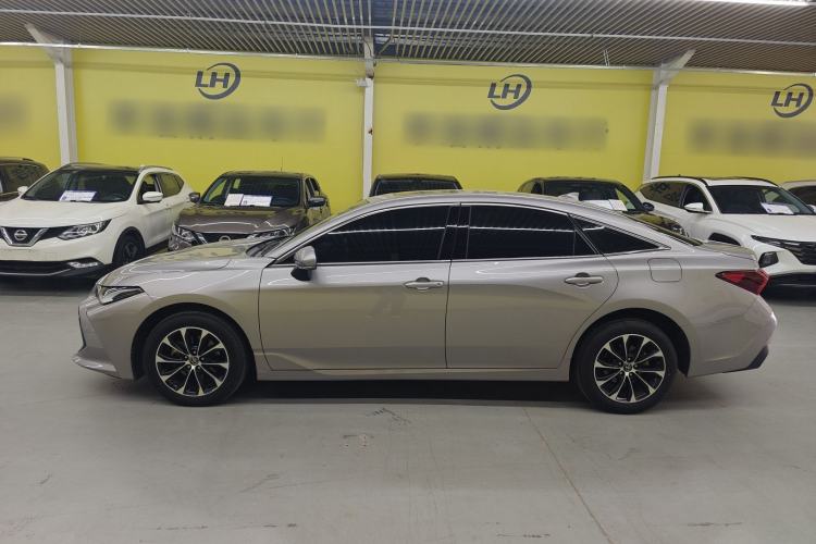 Used Toyota Avalon 2023 2.0L Premium Edition Left Side