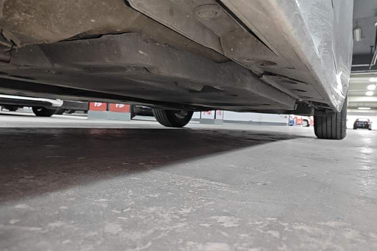 Used Toyota Avalon 2023 2.0L Luxury Edition Left Side Sill