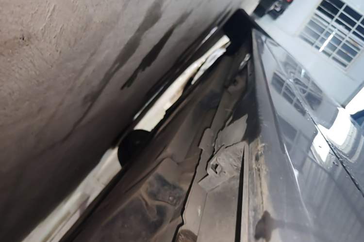 Used Toyota Avalon 2023 2.0L Premium Edition Left Side Sill