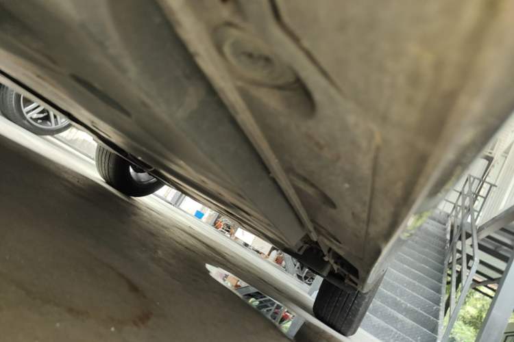Used Toyota Avalon 2023 2.5L Luxury Edition Left Side Sill