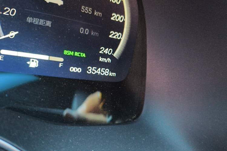 Used Toyota Avalon 2023 2.0L XLE Deluxe Edition Odometer Close Up