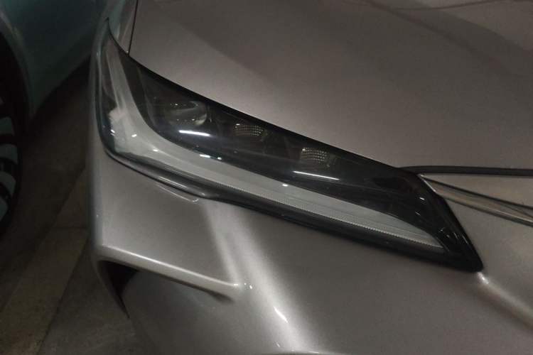 Used Toyota Avalon 2023 2.0L Luxury Edition Right Front Headlight