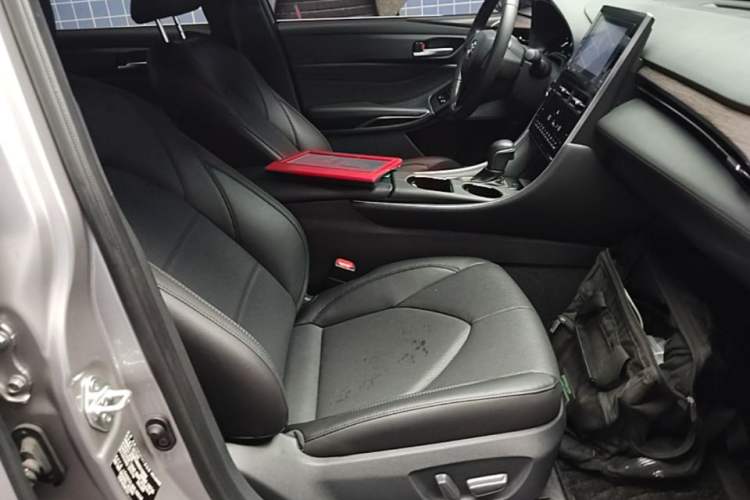 Used Toyota Avalon 2023 2.0L Premium Edition Right Front Seat