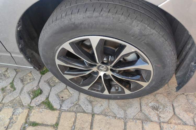 Used Toyota Avalon 2023 2.0L Luxury Edition Right Front Wheel Hub