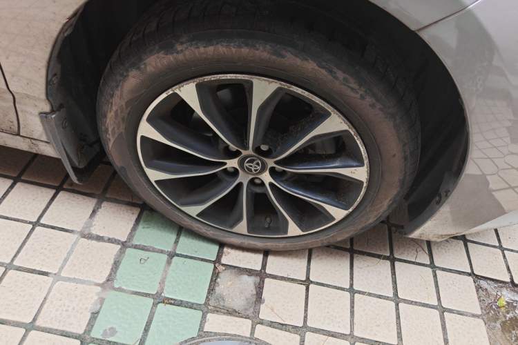 Used Toyota Avalon 2023 2.0L Premium Edition Right Front Wheel Hub