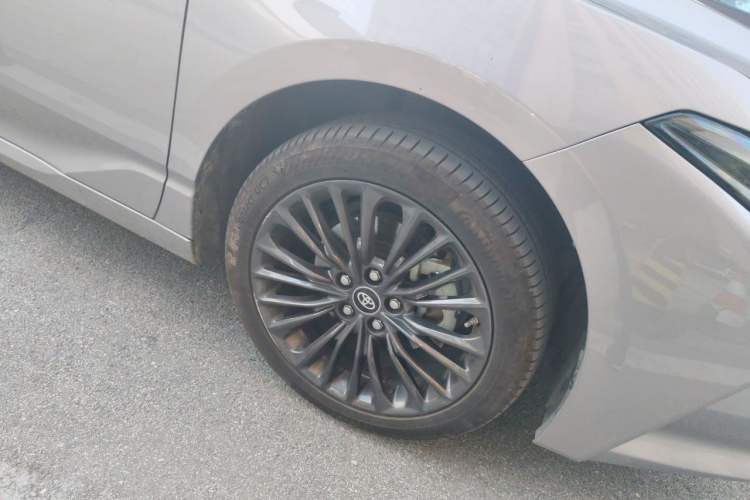 Used Toyota Avalon 2023 2.5L Luxury Edition Right Front Wheel Hub