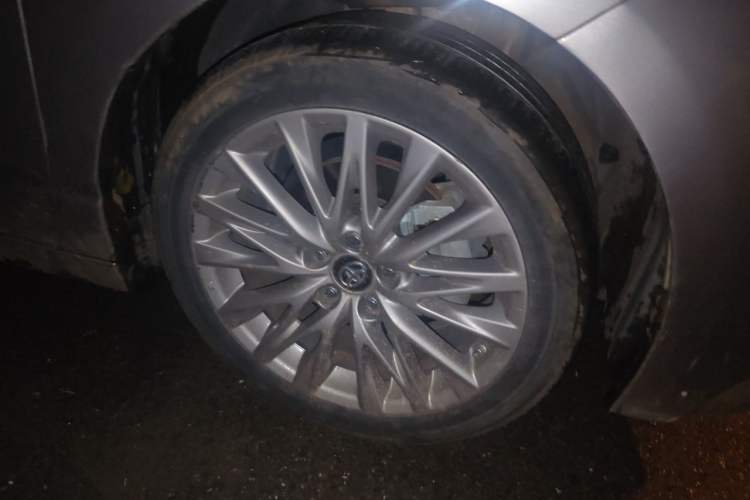 Used Toyota Avalon 2023 Dual-Motor 2.5L XLE Prestige Edition Right Front Wheel Hub