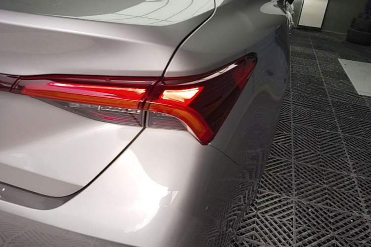 Used Toyota Avalon 2023 2.0L Premium Edition Right Rear Taillight