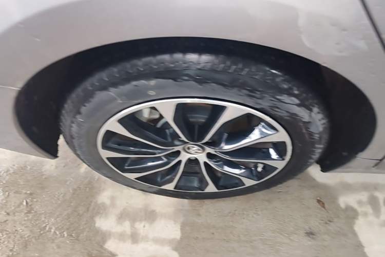 Used Toyota Avalon 2023 2.0L Premium Edition Right Rear Wheel Hub