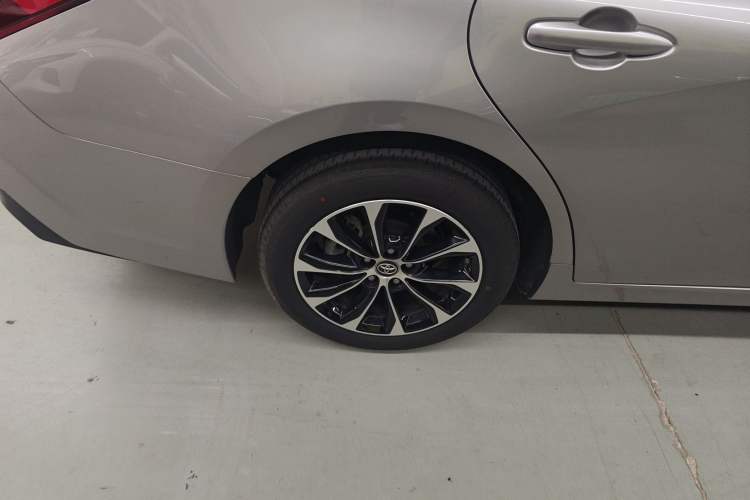 Used Toyota Avalon 2023 2.0L Premium Edition Right Rear Wheel Hub