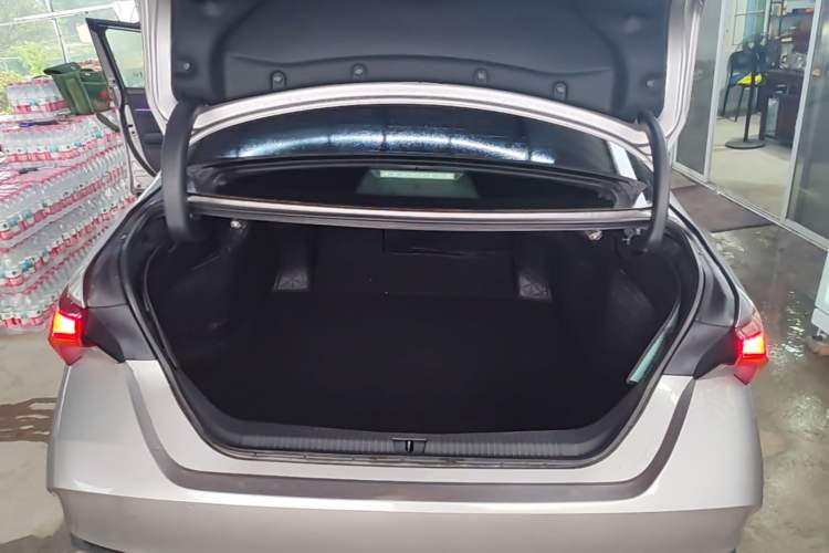 Used Toyota Avalon 2023 2.0L Premium Edition Trunk