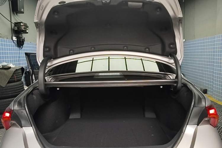 Used Toyota Avalon 2023 2.0L Premium Edition Trunk