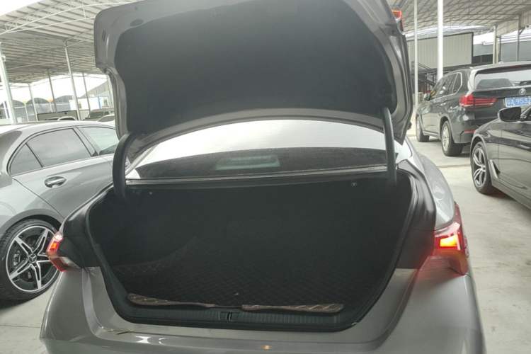 Used Toyota Avalon 2023 2.5L Luxury Edition Trunk