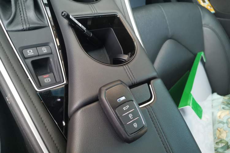 Used Toyota Avalon 2023 2.0L Premium Edition Vehicle Key