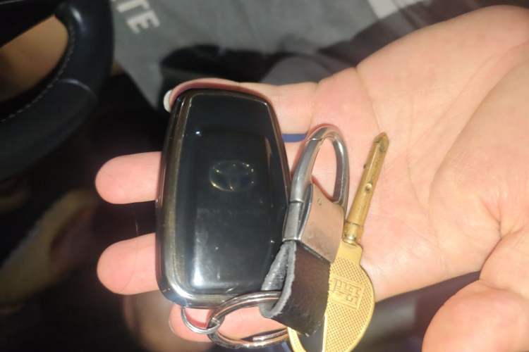 Used Toyota Avalon 2023 Dual-Motor 2.5L XLE Prestige Edition Vehicle Key