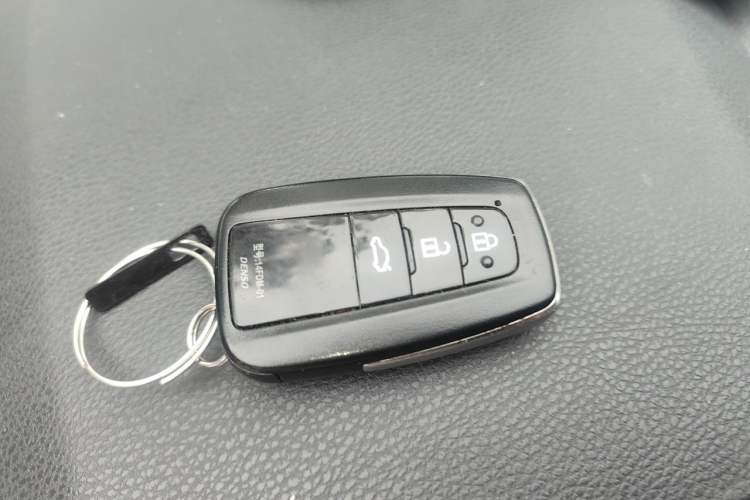 Used Toyota Avalon 2023 2.5L Luxury Edition Vehicle Key