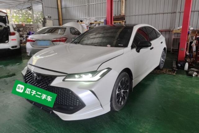 Ojetý Toyota Avalon 2023 2.0L Premium Edition