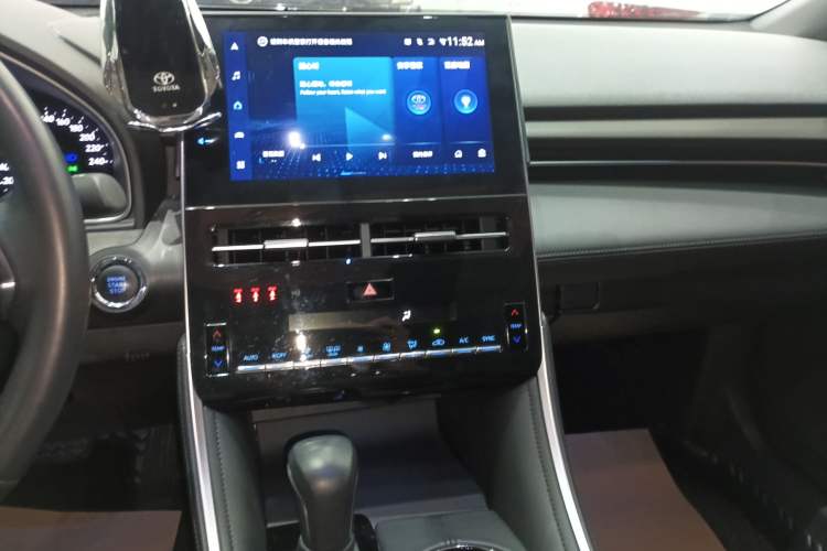 Used Toyota Avalon 2023 2.5L Luxury Edition Audio And AC Panel
