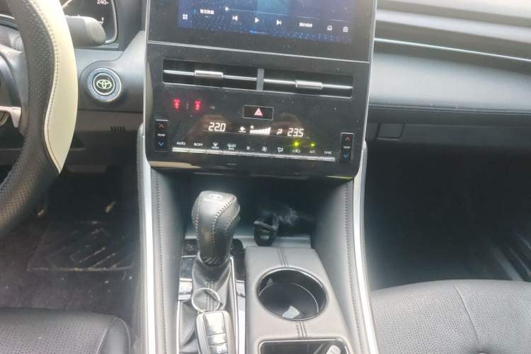 Used Toyota Avalon 2023 2.0L Luxury Edition Audio And AC Panel