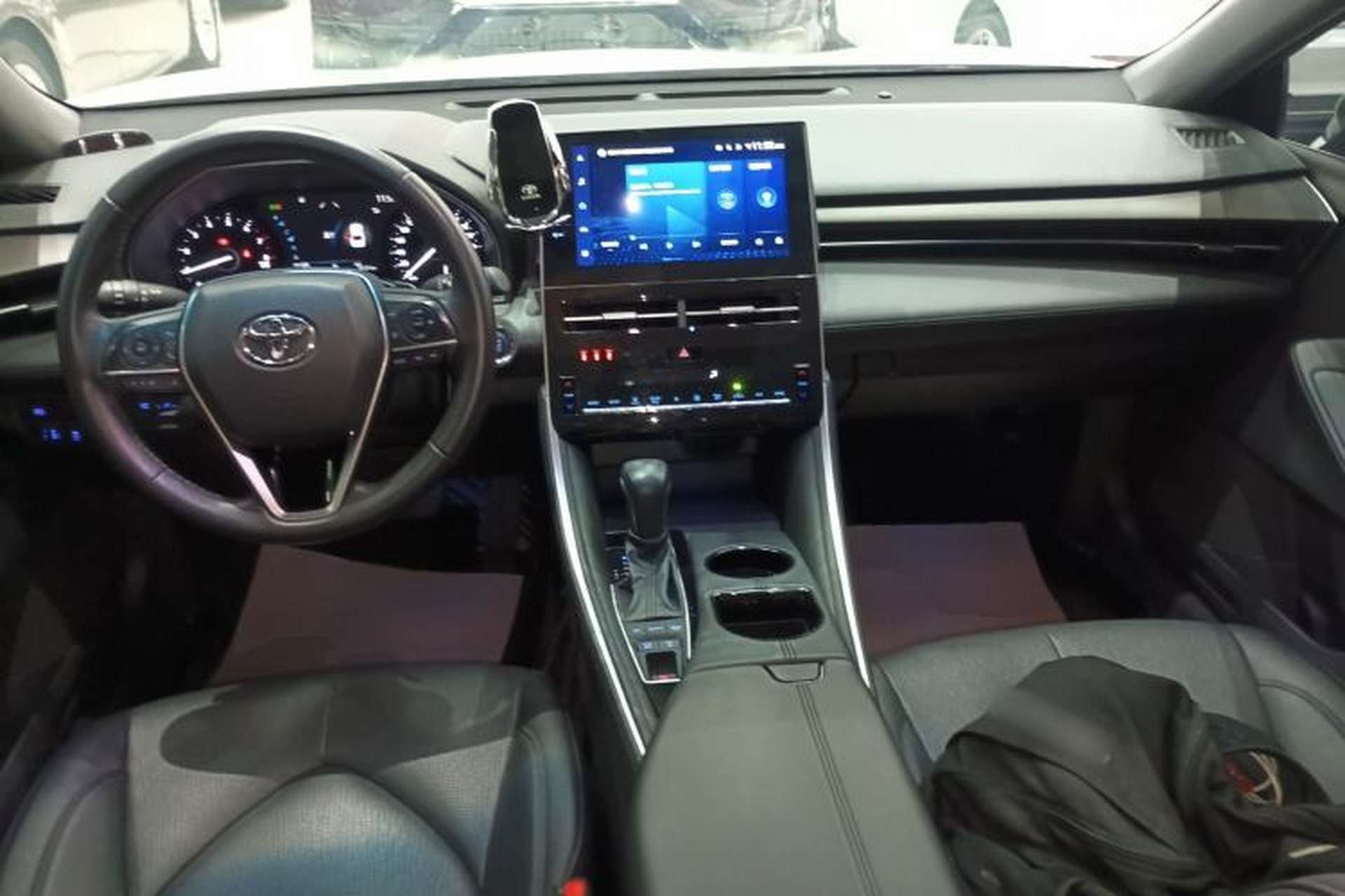 Used Toyota Avalon 2023 2.5L Luxury Edition Center Console