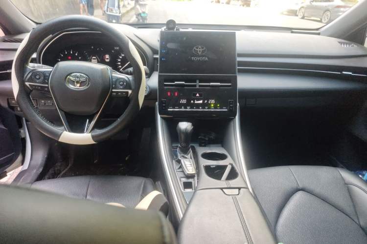 Used Toyota Avalon 2023 2.0L Luxury Edition Center Console