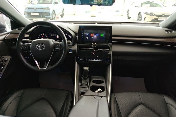 Used Toyota Avalon 2023 2.0L Premium Edition Center Console