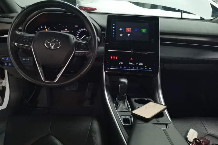 Used Toyota Avalon 2023 2.0L Premium Edition Center Console