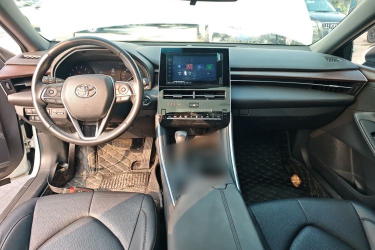 Used Toyota Avalon 2023 2.0L Premium Edition Center Console