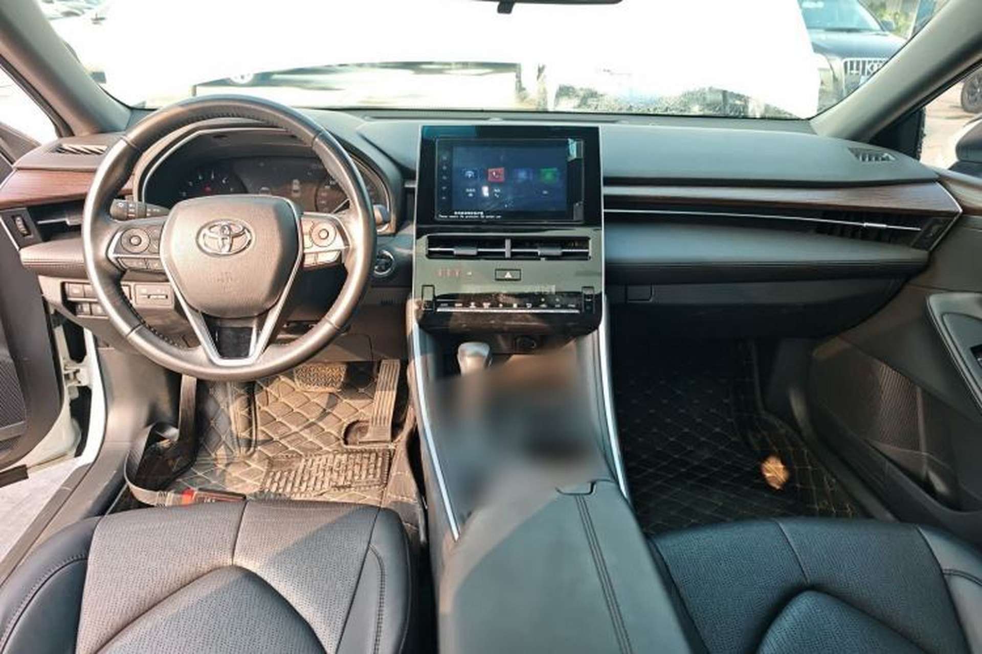 Used Toyota Avalon 2023 2.0L Premium Edition Center Console