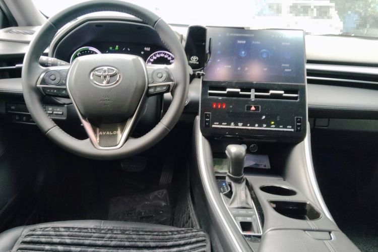 Used Toyota Avalon 2023 Dual-Motor 2.5L Progressive Edition Center Console