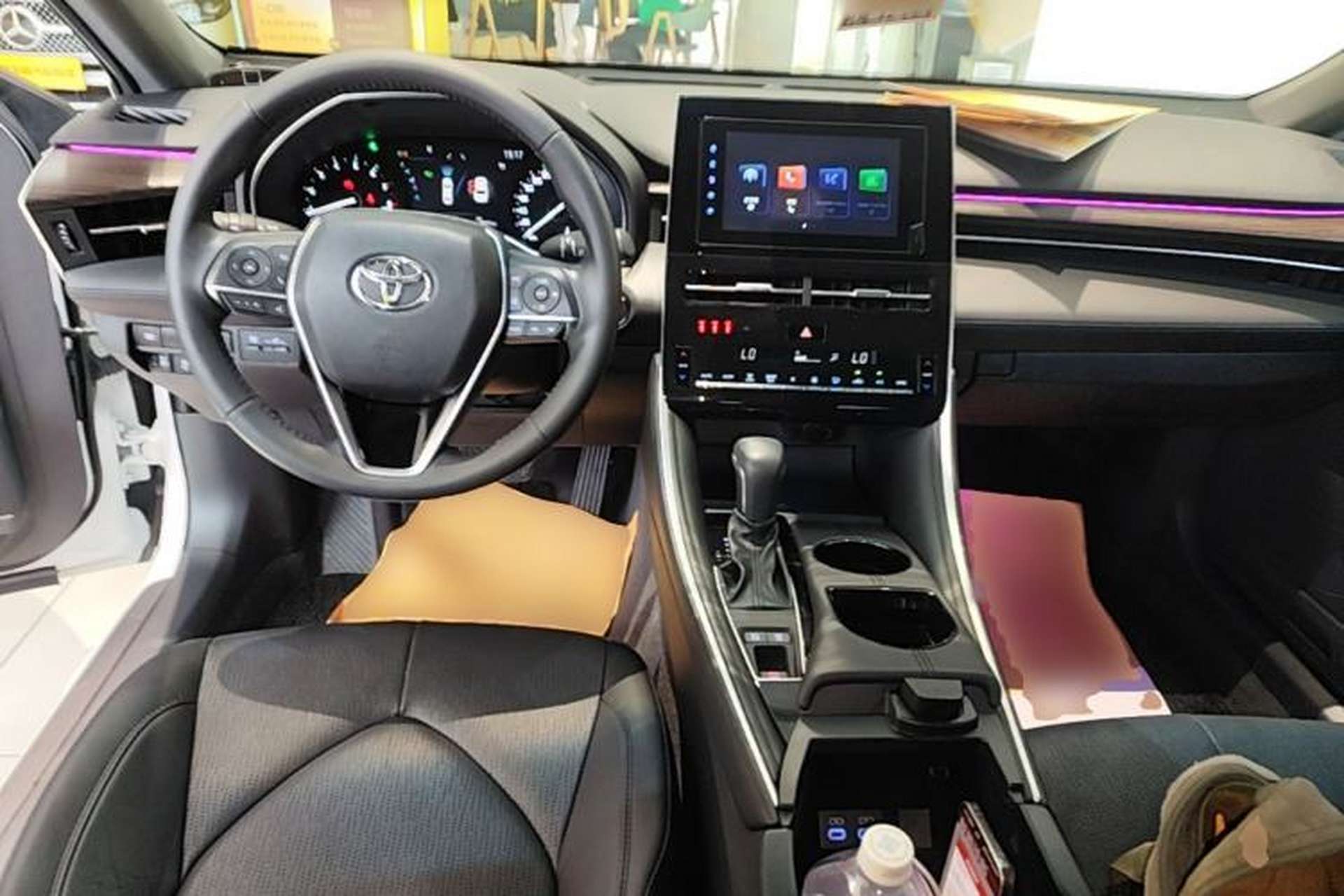 Used Toyota Avalon 2023 2.0L Premium Edition Center Console