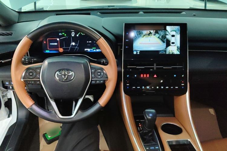 Used Toyota Avalon 2023 Dual-Motor 2.5L XLE Prestige Edition Center Console