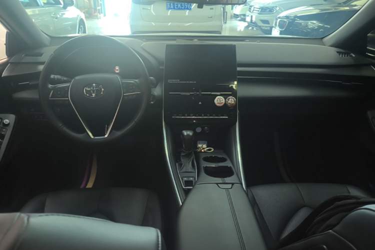 Used Toyota Avalon 2023 2.0L Luxury Edition Center Console