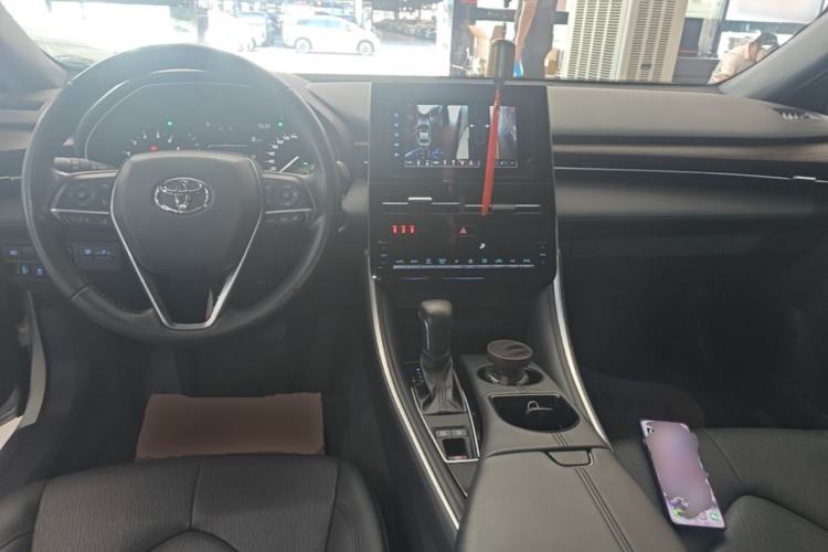 Used Toyota Avalon 2023 2.0L Premium Edition Center Console