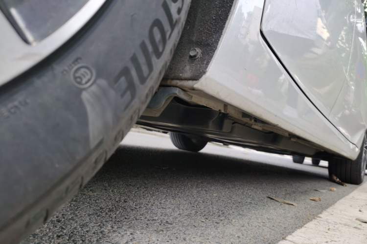 Used Toyota Avalon 2023 2.5L Luxury Edition Chassis Rear Right